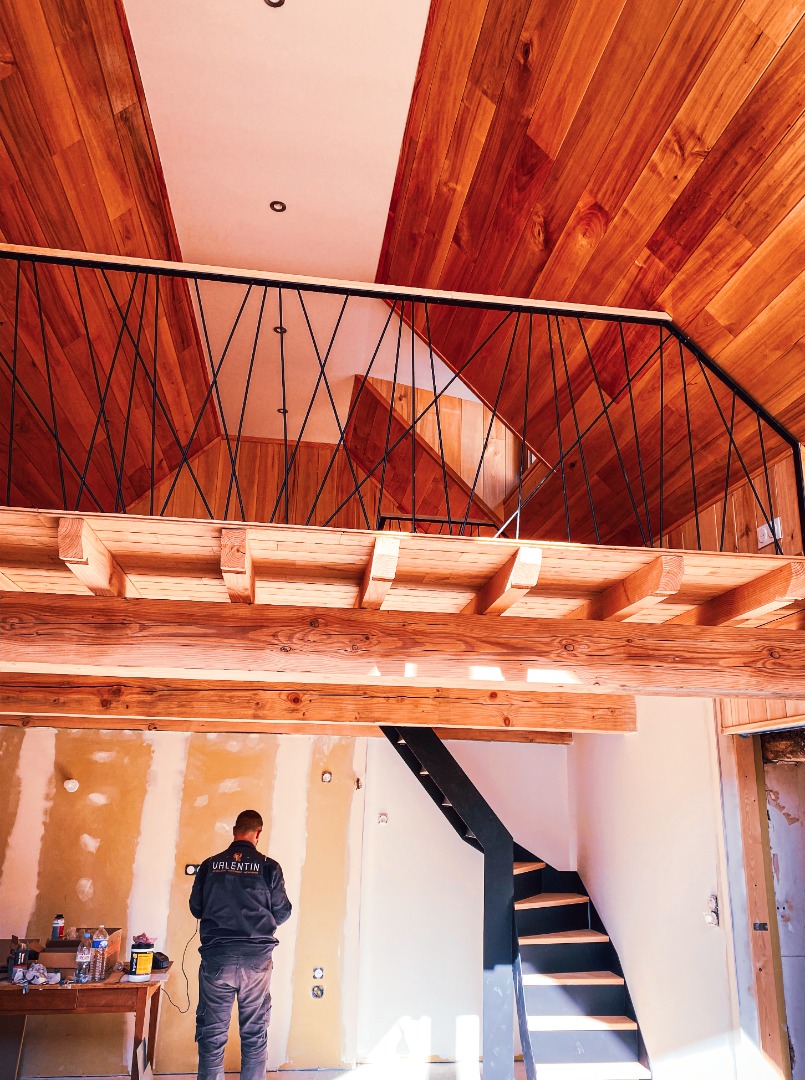 Nos escalier suspendu sur-mesure à Pamiers